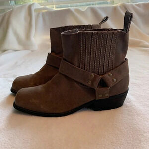 VERY VOLATILE Los Angeles boots